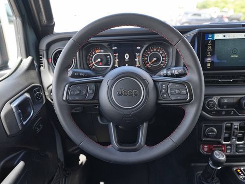 Used 2025 Jeep Wrangler Unlimited Rubicon AWD/4WD image 33