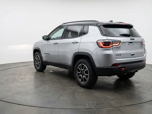 Used 2025 Jeep Compass Trailhawk AWD/4WD image 6