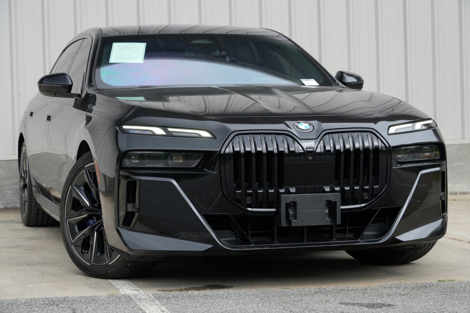 Used 2023 BMW 740i w/ Parking Assistance Package RWD image 4