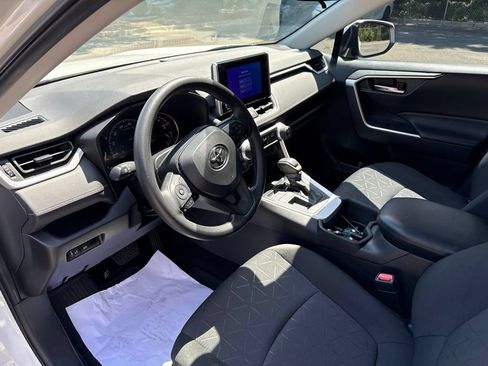 Used 2024 Toyota RAV4 XLE FWD image 9