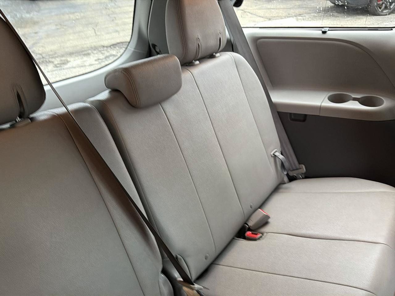 Used 2016 Toyota Sienna XLE AWD/4WD image 30