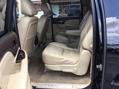 Used 2010 GMC Yukon XL Denali AWD/4WD image 32