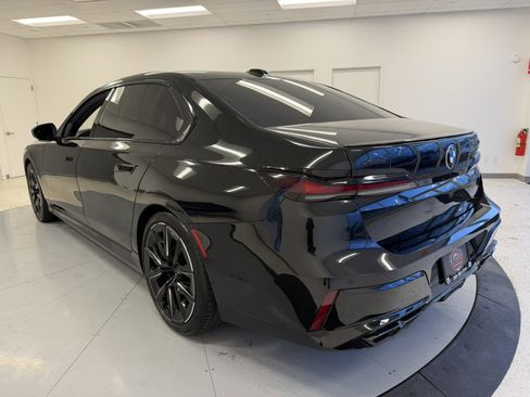 Used 2023 BMW 760i xDrive image 5