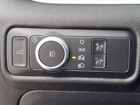 Used 2022 Ford Explorer XLT w/ Equipment Group 202A image 16