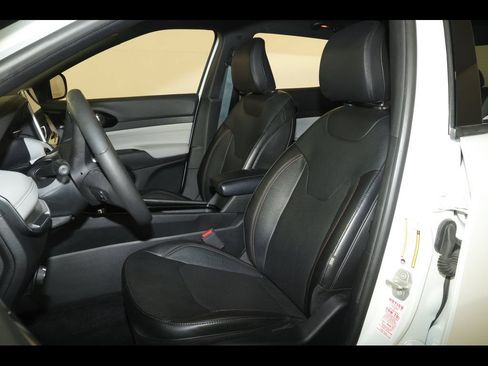 Used 2023 Jeep Compass Limited AWD/4WD image 23