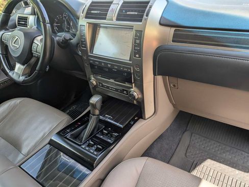 Used 2020 Lexus GX 460 Luxury w/ Accessory Package AWD/4WD image 25