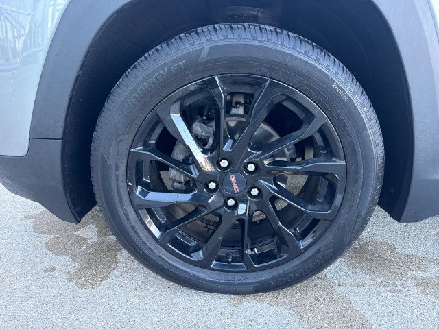 Used 2023 GMC Terrain SLE w/ Driver Convenience Package FWD image 9