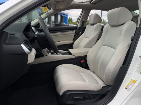 Certified 2018 Honda Accord EX image 12