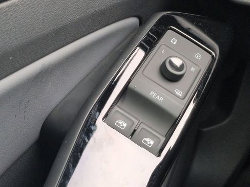 Used 2023 Volkswagen ID.4 Pro S image 33