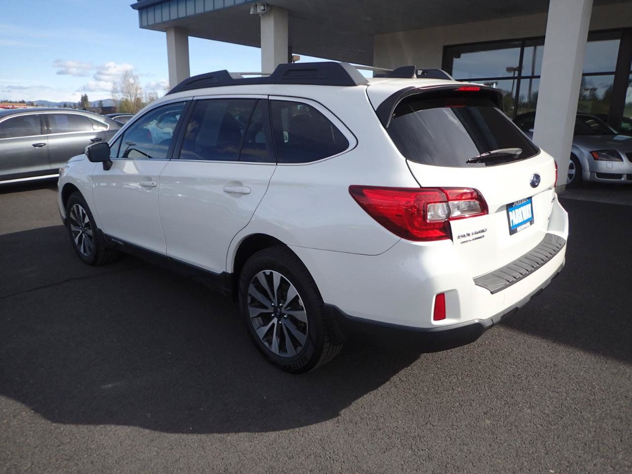 Used 2017 Subaru Outback 3.6R Limited w/ Popular Package #5 AWD/4WD image 3