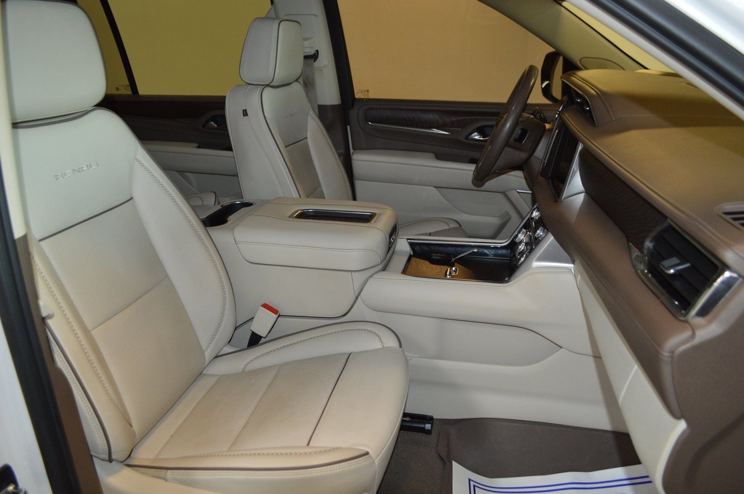 Used 2023 GMC Yukon XL Denali w/ LPO, Floor Liner Package AWD/4WD image 11