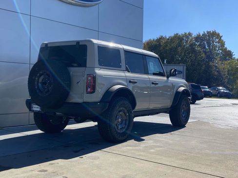 New 2025 Ford Bronco Badlands image 4