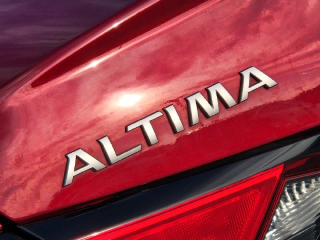 Used 2025 Nissan Altima 2.5 SV FWD image 11
