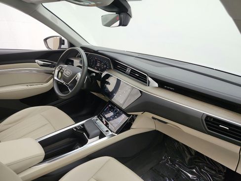 Used 2024 Audi Q8 e-tron Premium Plus w/ Premium Plus Package AWD/4WD image 19