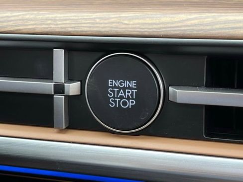 Used 2025 Hyundai Santa Fe Limited AWD/4WD image 24