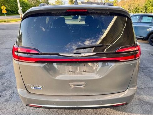 Used 2021 Chrysler Pacifica Touring w/ Cold Weather Group FWD image 4