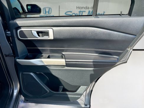 Used 2021 Ford Explorer XLT image 31