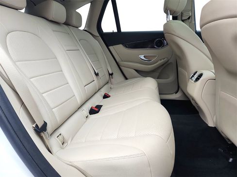 Used 2019 Mercedes-Benz GLC 300 4MATIC w/ Premium Package image 27