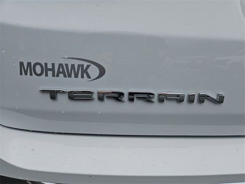 Used 2024 GMC Terrain SLT image 31
