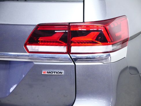 Used 2022 Volkswagen Atlas SEL R-Line image 17