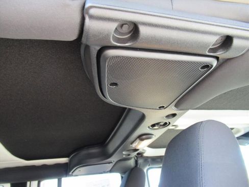 Used 2018 Jeep Wrangler Unlimited Sport S image 12