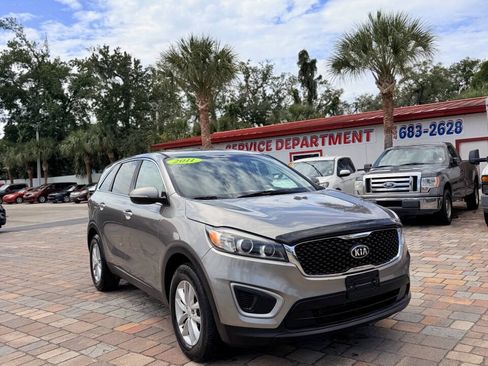 Used 2017 Kia Sorento L FWD image 2