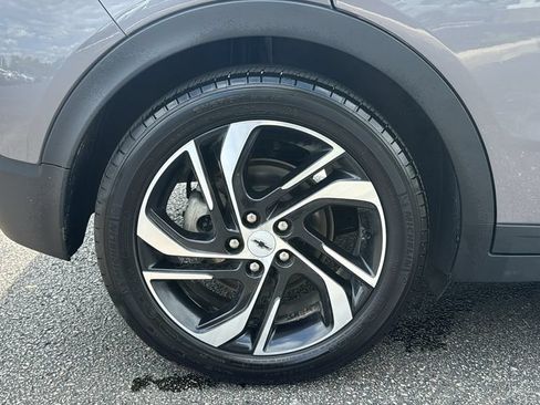 Used 2023 Chevrolet Bolt LT w/ Infotainment Package FWD image 8