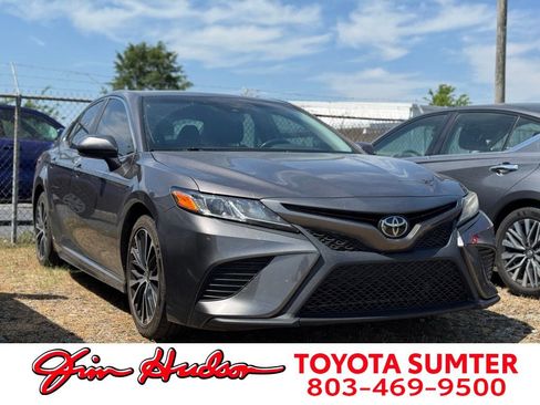 Used 2020 Toyota Camry SE image 1