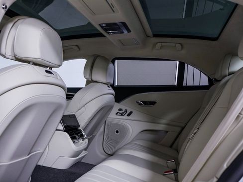 Used 2024 Bentley Flying Spur V8 image 7