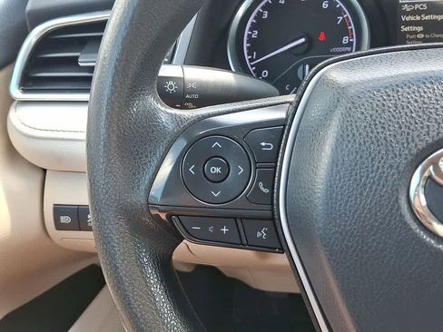 Used 2018 Toyota Camry LE image 17