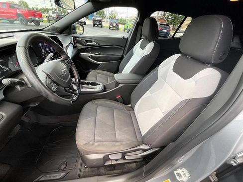 Used 2025 Chevrolet Trax RS w/ Driver Confidence Package FWD image 4