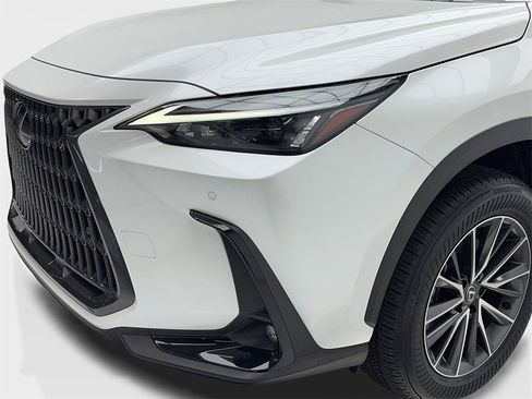 Used 2025 Lexus NX 250 FWD w/ Premium Package image 5