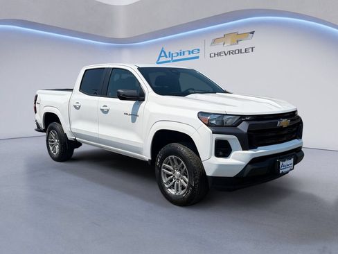 Used 2024 Chevrolet Colorado LT w/ LT Convenience Package AWD/4WD image 7
