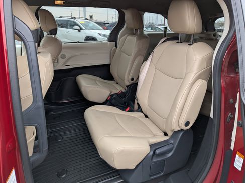 Certified 2024 Toyota Sienna XLE image 20
