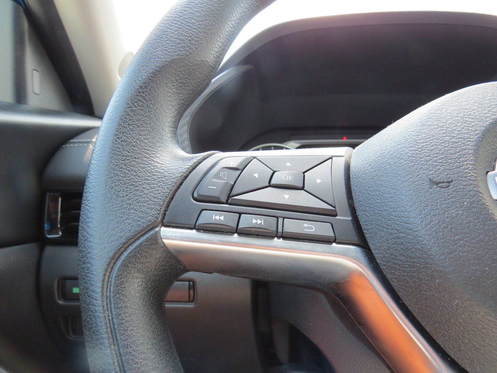 Used 2024 Nissan Sentra SV FWD image 14