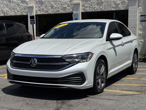 Used 2024 Volkswagen Jetta SE FWD image 18