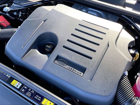 New 2026 Land Rover Range Rover SE image 16