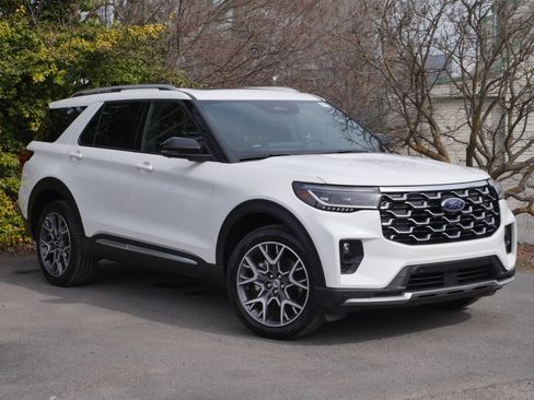Certified 2025 Ford Explorer Platinum w/ Ultimate Package AWD/4WD image 8