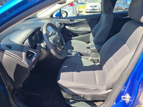 Used 2017 Chevrolet Cruze LT w/ Convenience Package image 11