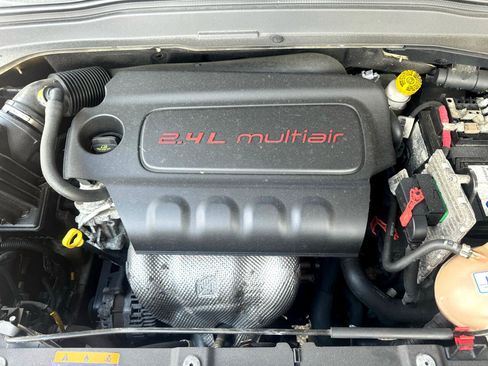 Used 2016 Jeep Renegade Limited image 16