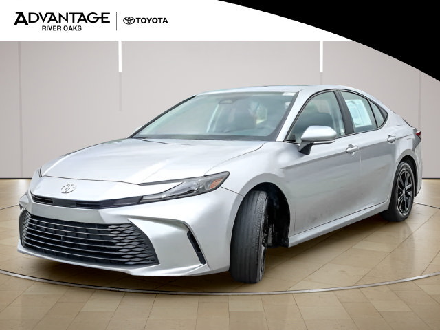Used 2025 Toyota Camry LE FWD image 4