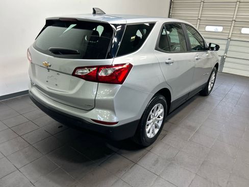 Used 2021 Chevrolet Equinox LS image 3