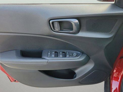 New 2025 Hyundai Venue Limited image 12