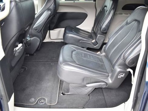 Used 2022 Chrysler Pacifica Touring-L FWD image 20