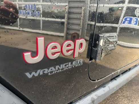 Used 2021 Jeep Wrangler Unlimited Rubicon AWD/4WD image 8