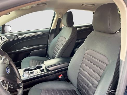 Used 2020 Ford Fusion SE image 21