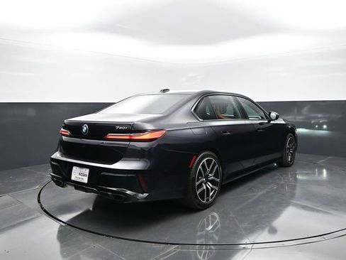 Used 2023 BMW 760i xDrive AWD/4WD image 8