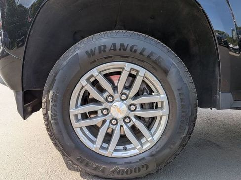 Used 2023 Chevrolet Colorado LT RWD image 9