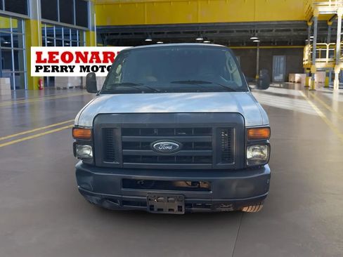 Used 2013 Ford E-350 and Econoline 350 Super Duty image 2