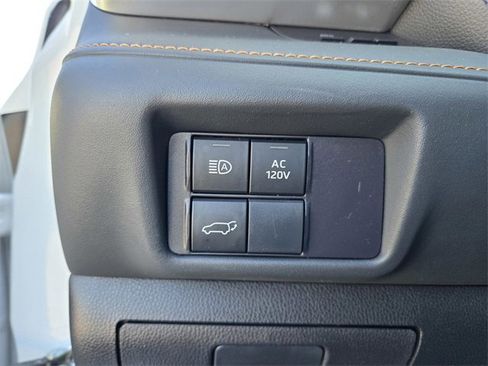 Used 2022 Toyota Highlander Bronze Edition image 23